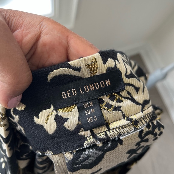 NWOT 2 piece set! Black gold crop top & high low matching skirt SIZE S ADORABLE! - Picture 7 of 10